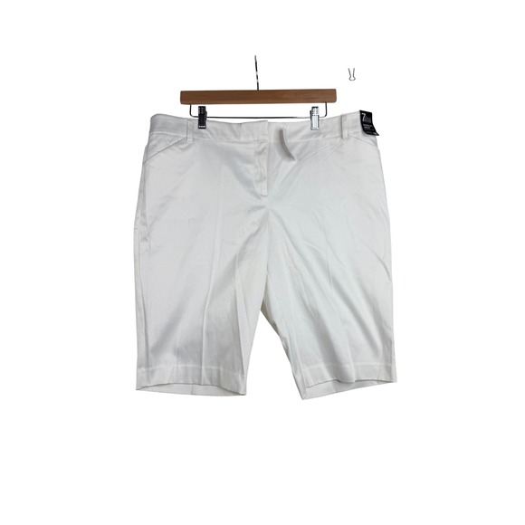 7th avenue Pants - NWT 7th Avenue Bermuda Short size 18 White